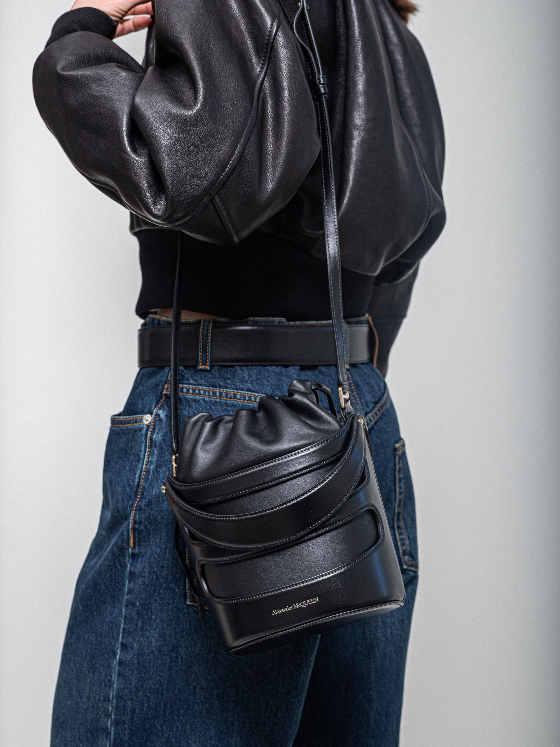 Alexander Mcqueen The Rise Bucket black leather bucket bag