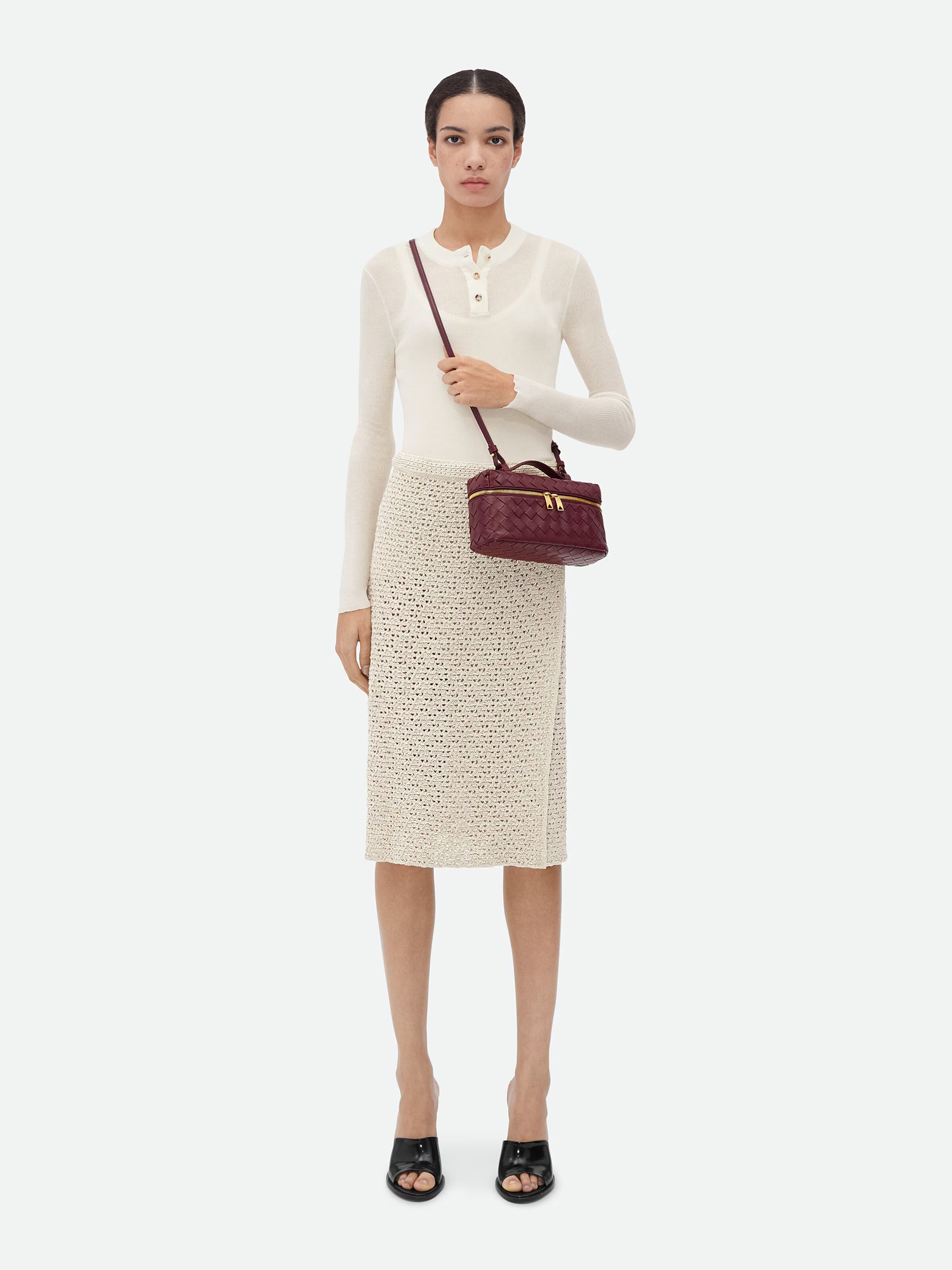 Сумка кольору бургунді Bottega Veneta Bang Bang Vanity Caseз м’якої шкіри Intrecciato