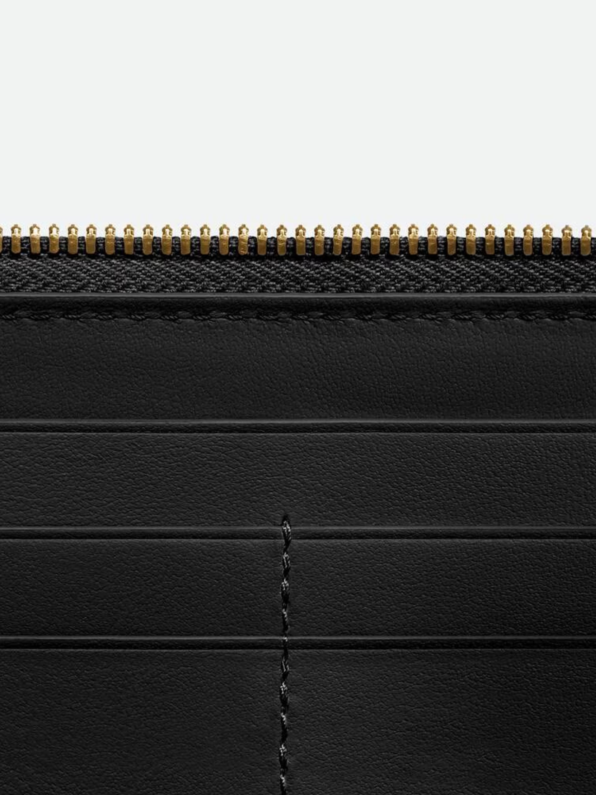 Bottega Veneta Intrecciato black leather wallet with zipper closure