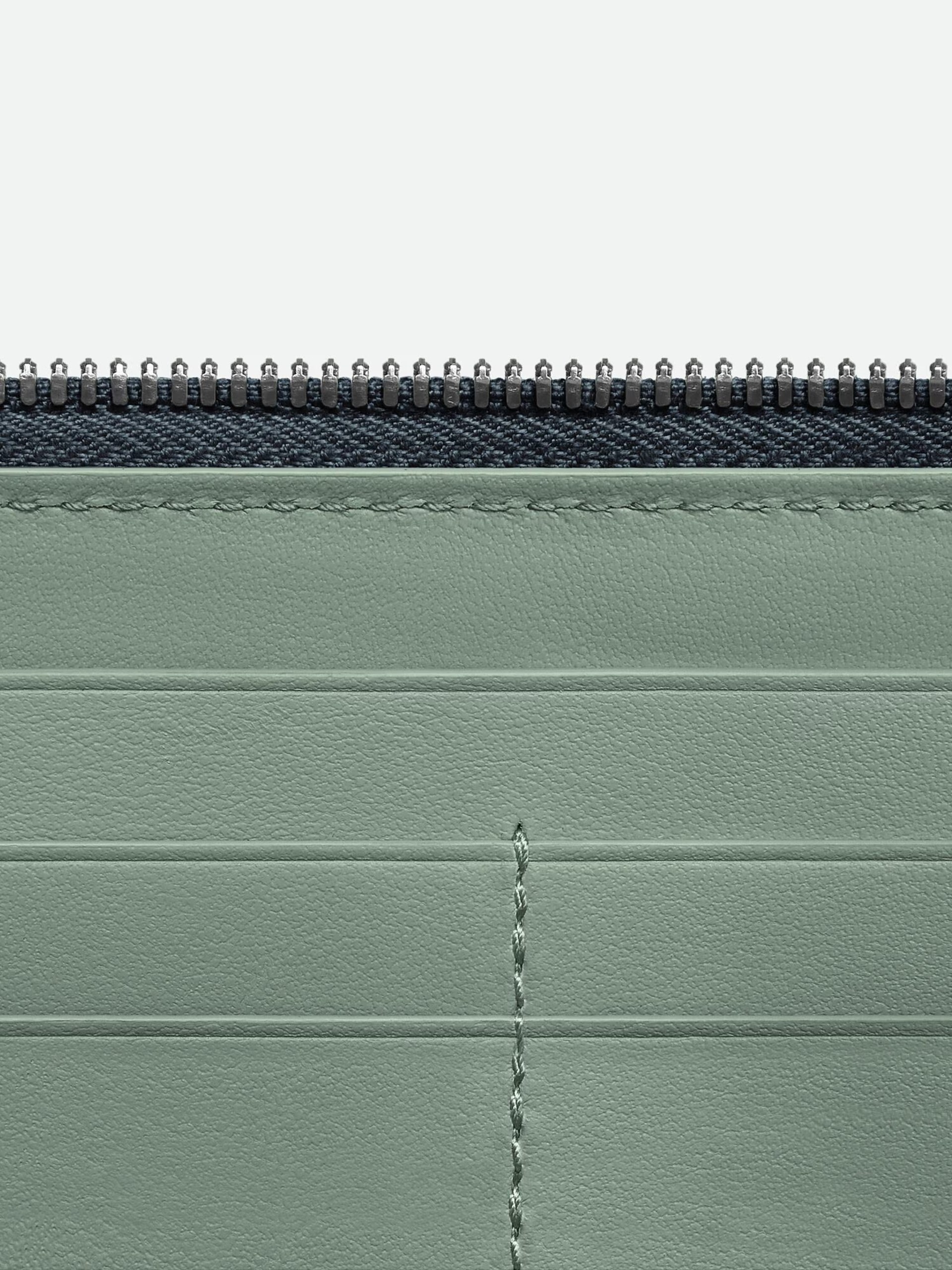 Bottega Veneta Navy wallet in soft Intrecciato leather with zipper