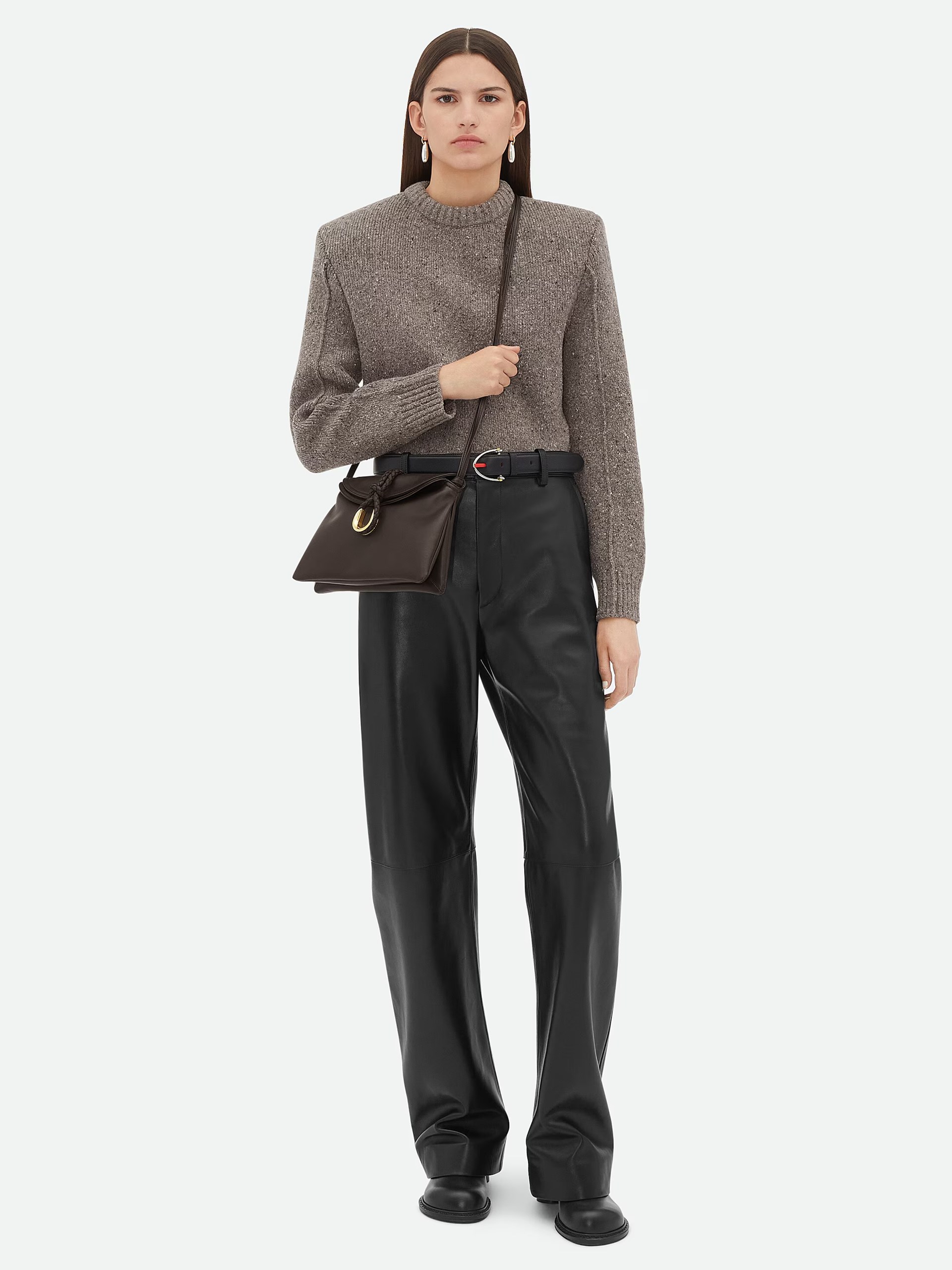 Темно-коричнева сумка Bottega Veneta Medium Liberta з гладкої шкіри