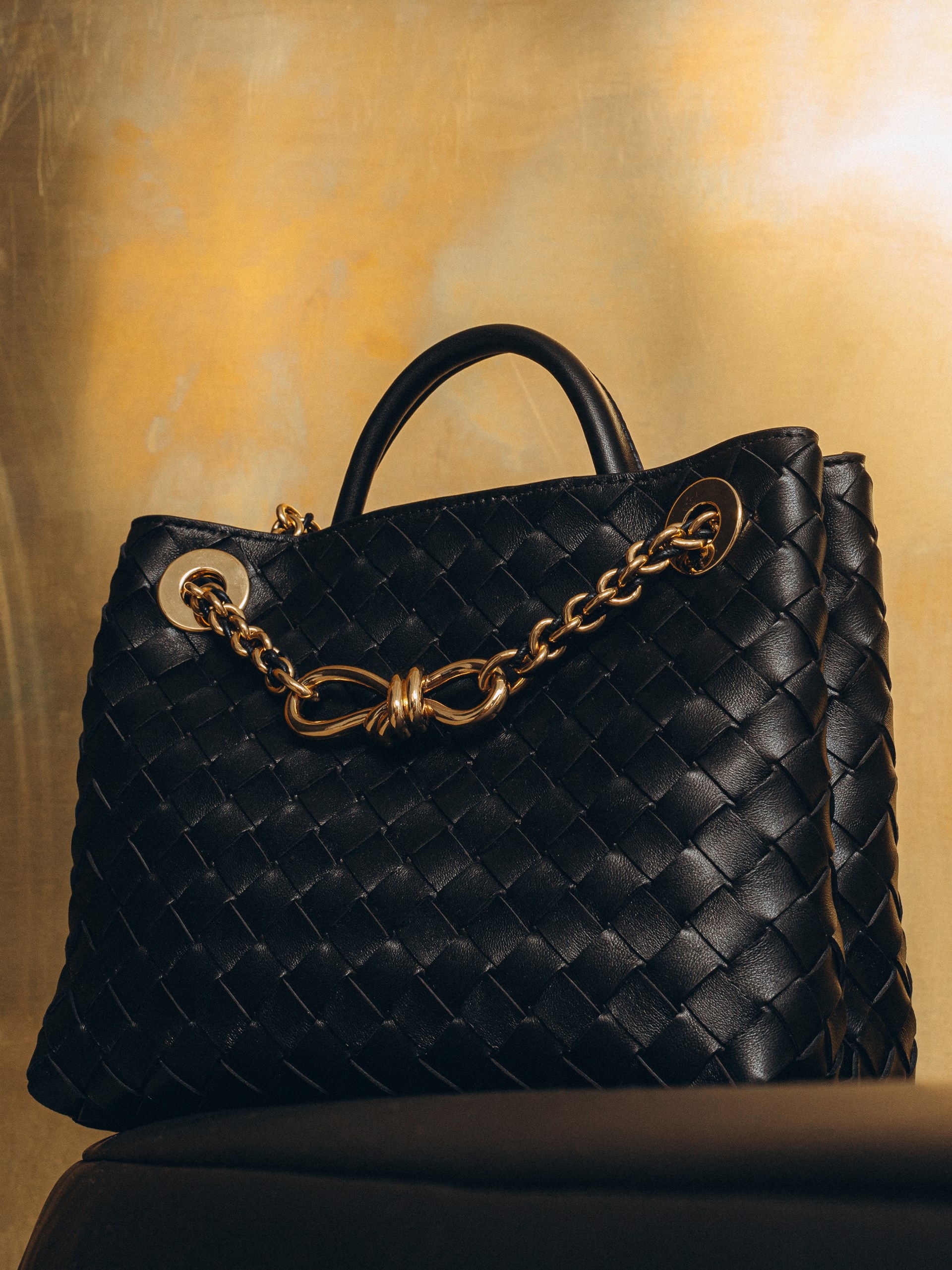 Чорна сумка Bottega Veneta Small Andiamo Chain з м’якої шкіри Intrecciato