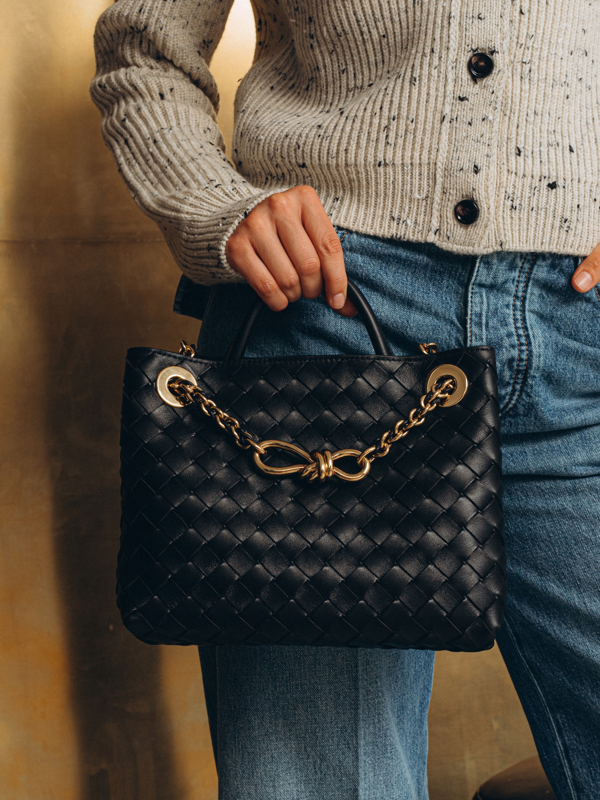 Чорна сумка Bottega Veneta Small Andiamo Chain з м’якої шкіри Intrecciato
