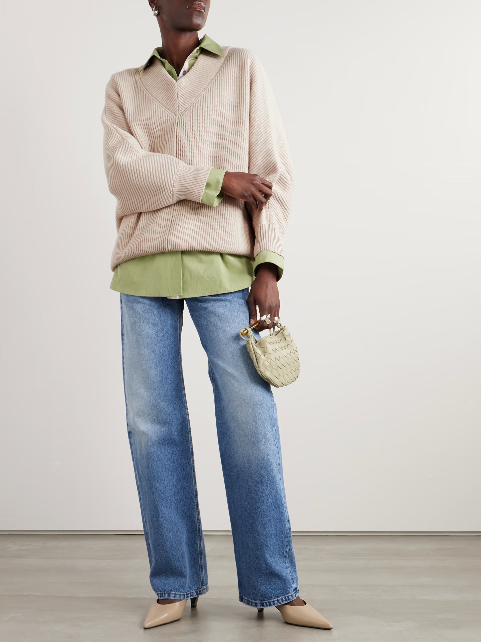 Brunello Cucinelli beige V-neck cashmere sweater