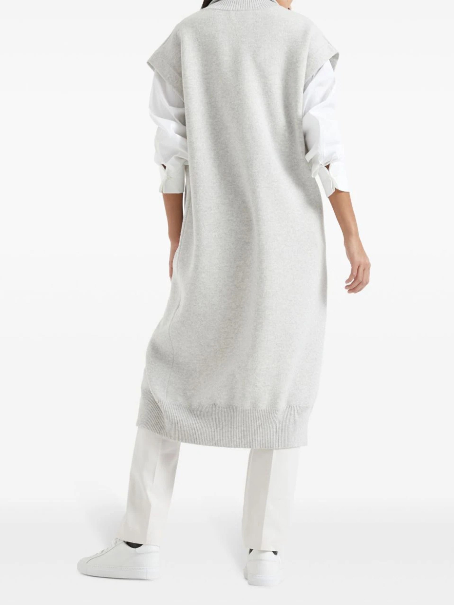 Brunello Cucinelli light gray knitted tank top with an elongated cut