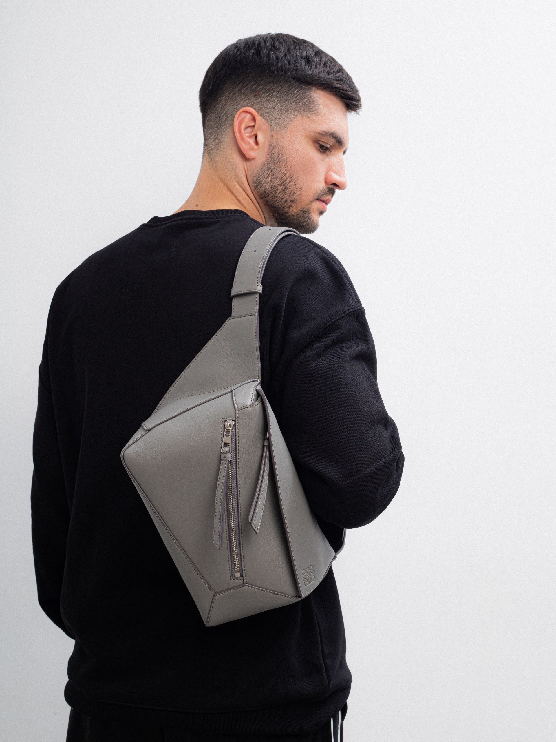 Чоловіча сіра сумка Loewe Puzzle зі шкіри