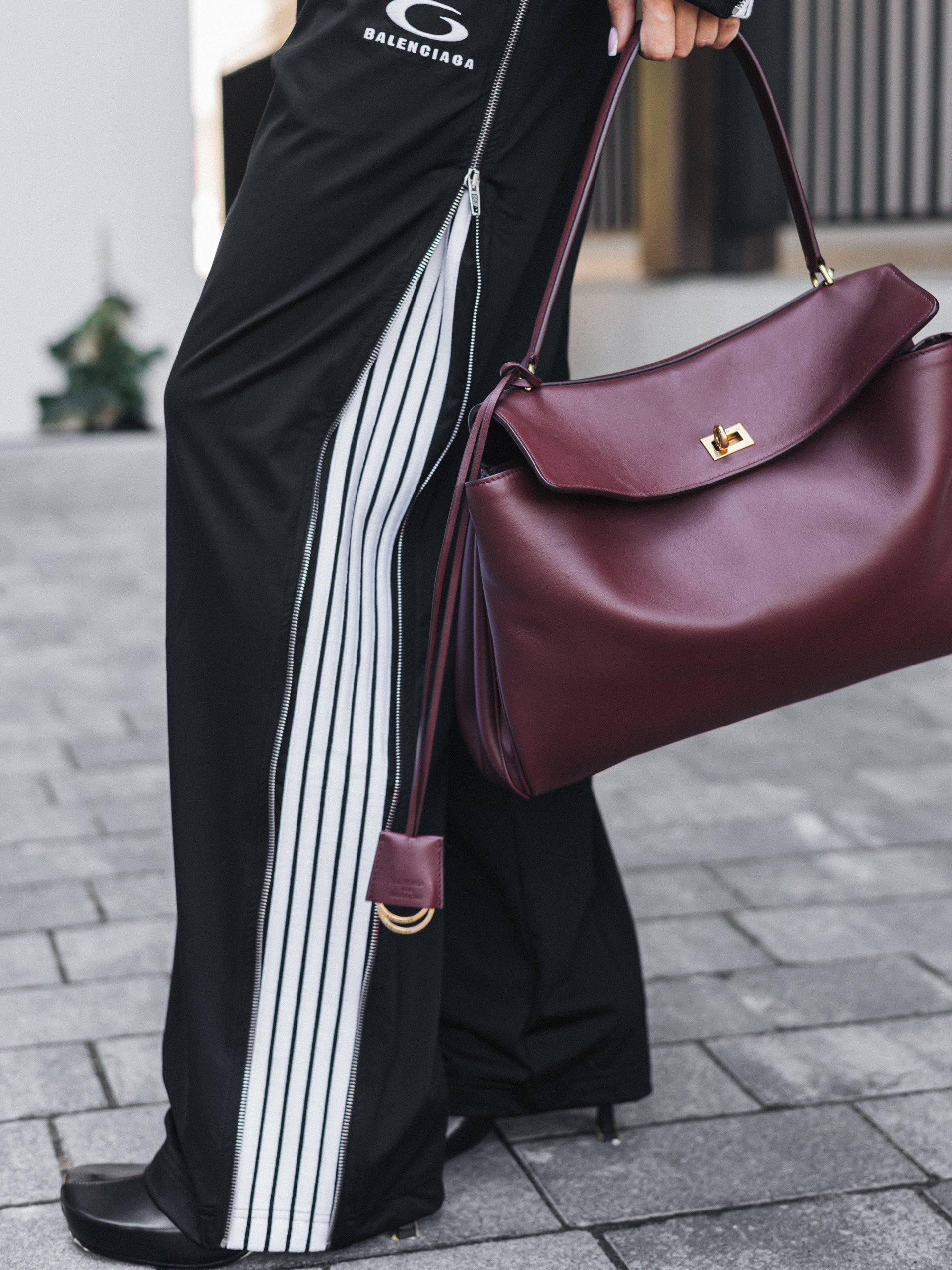 Бордова сумка Balenciaga Rodeo Medium зі шкіри