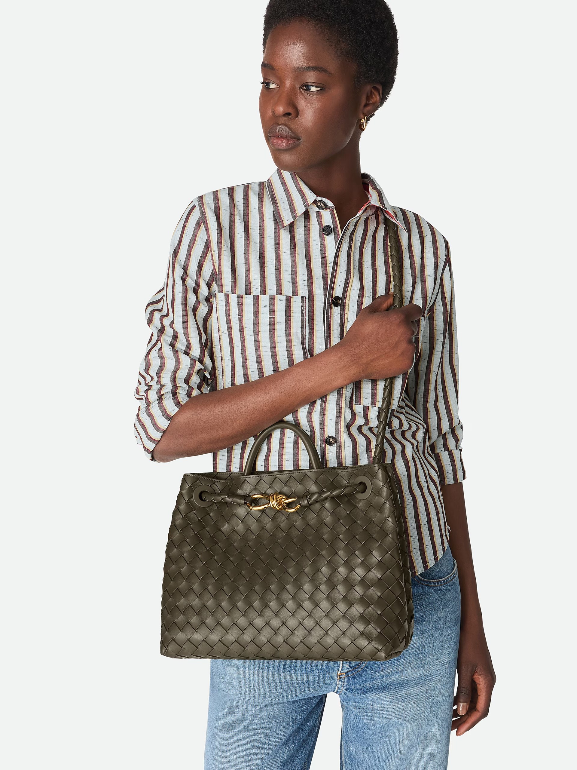 Темно-зелена сумка Bottega Veneta Andiamo Medium з м'якої шкіри Intrecciato