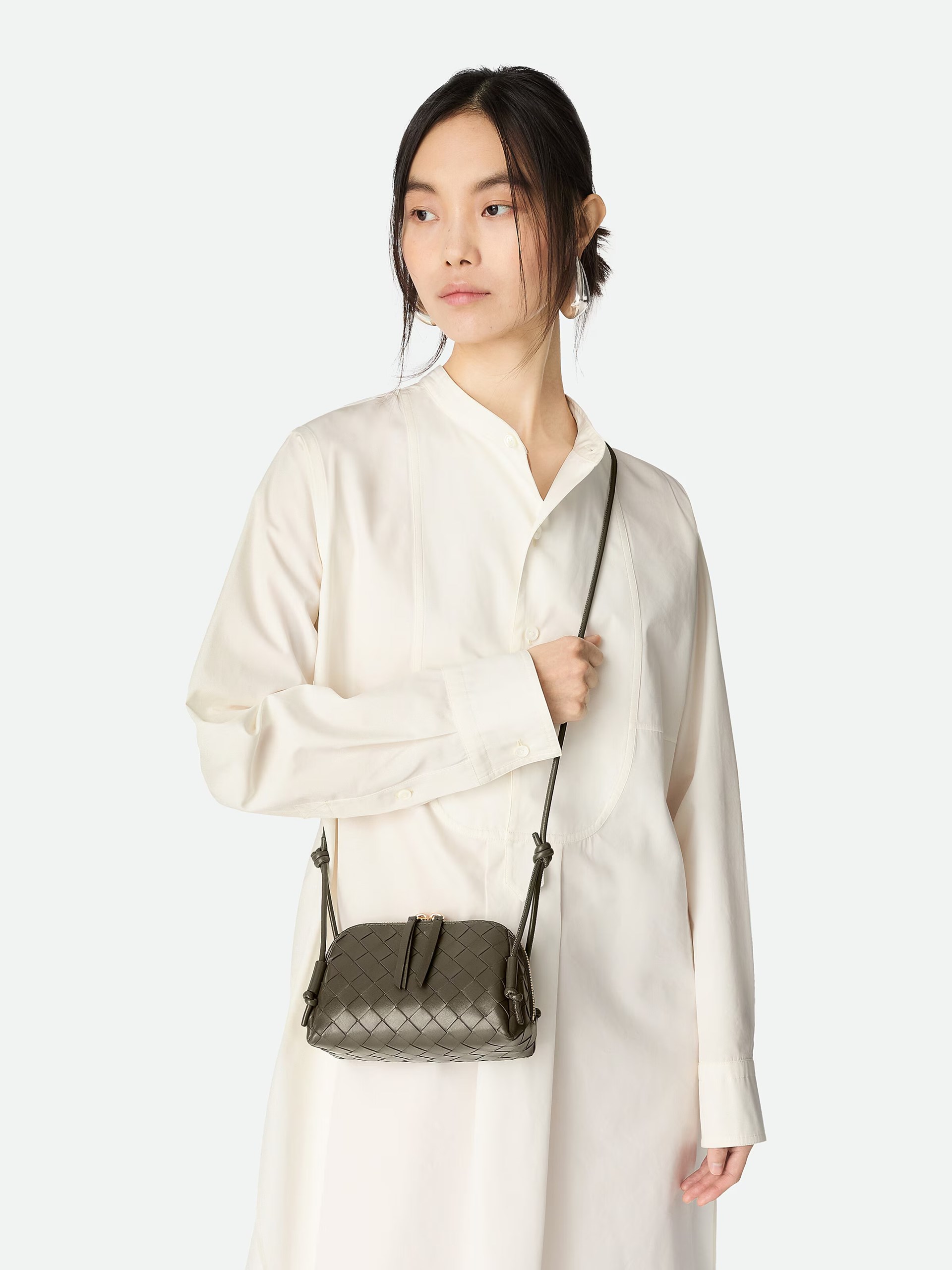 Темно-зелена сумка Bottega Veneta Intrecciato Concert Pouch