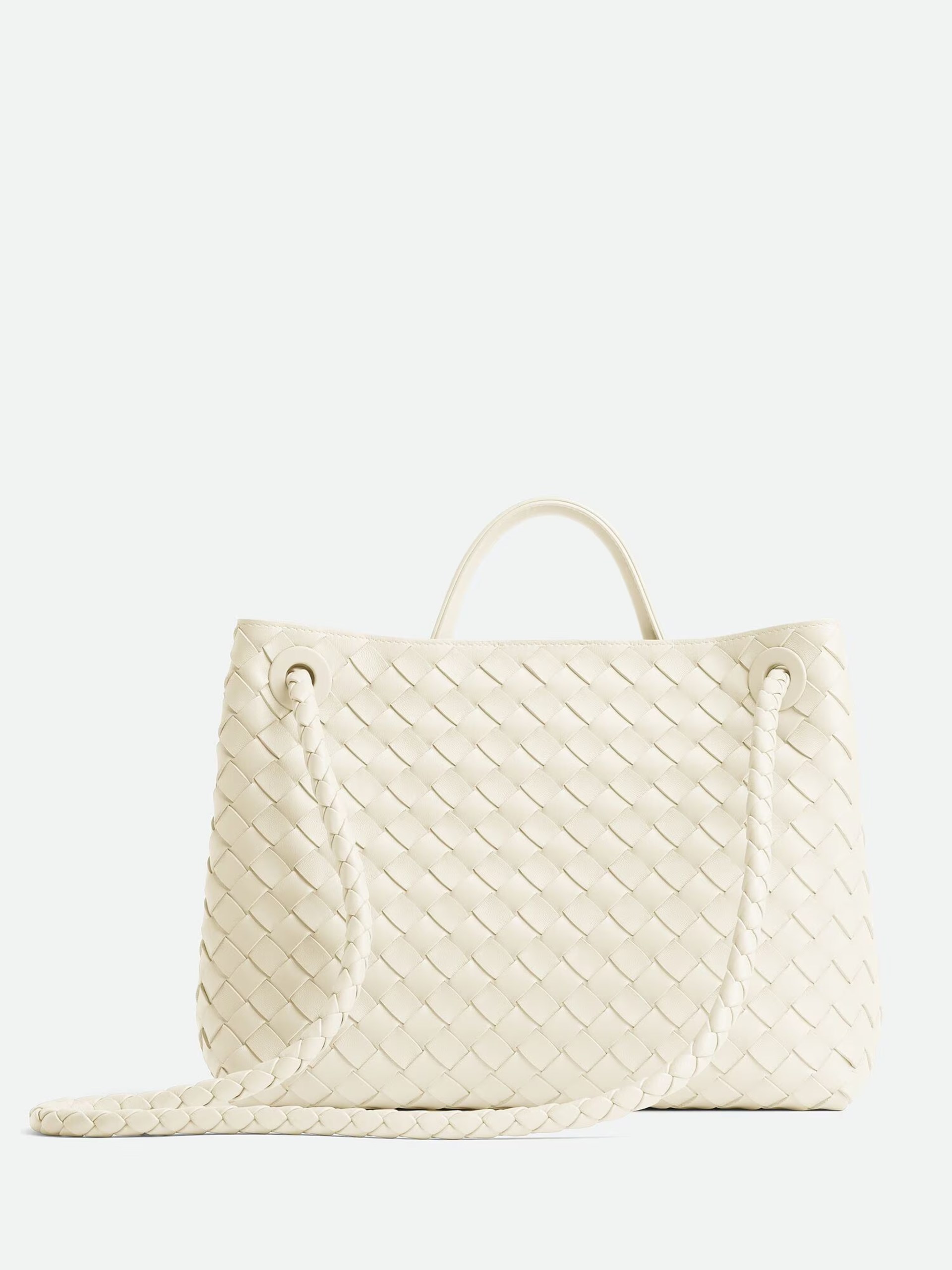 Сумка Bottega Veneta Andiamo Medium з м'якої шкіри Intrecciato кольору айворі