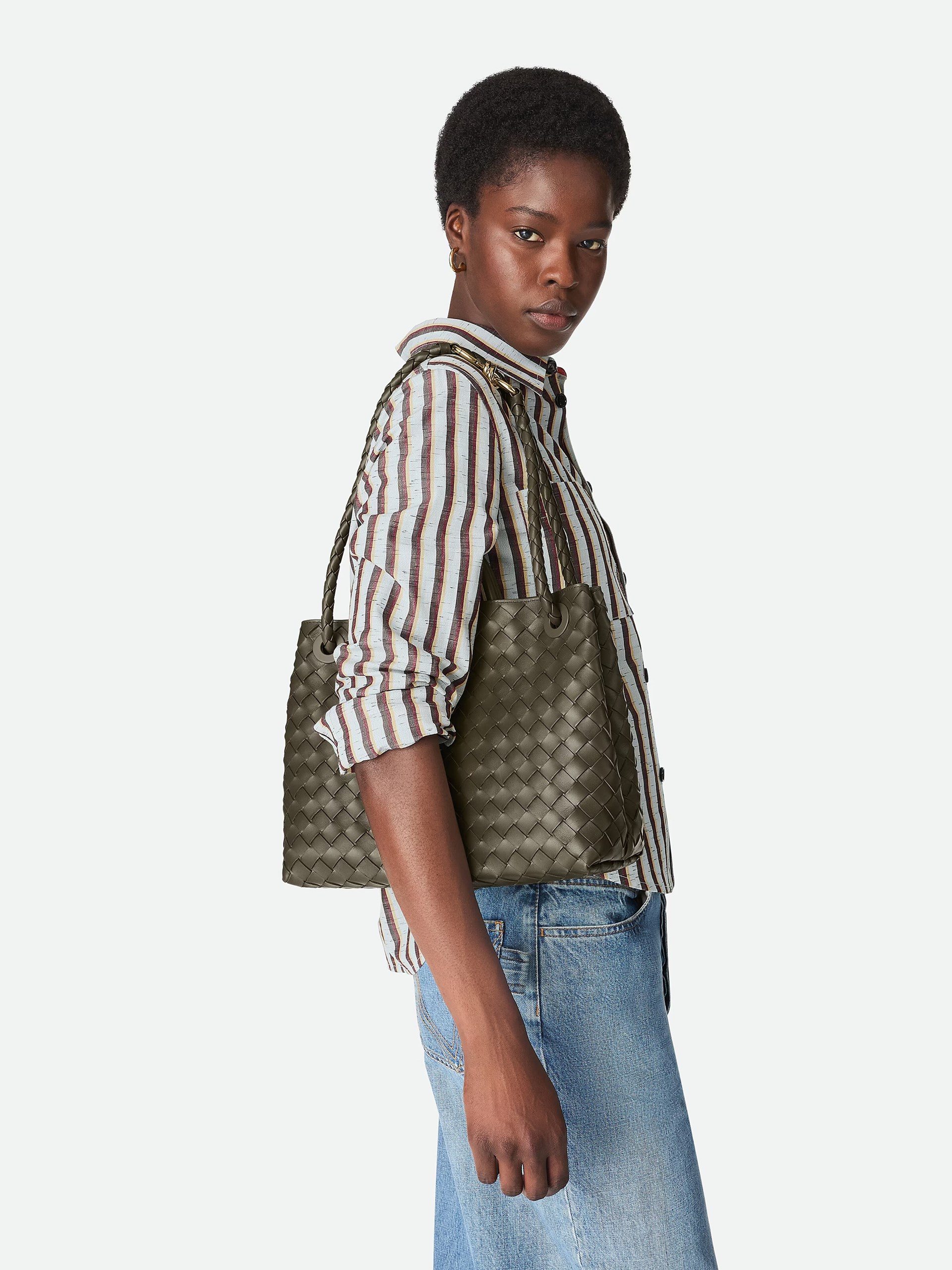 Темно-зелена сумка Bottega Veneta Andiamo Medium з м'якої шкіри Intrecciato