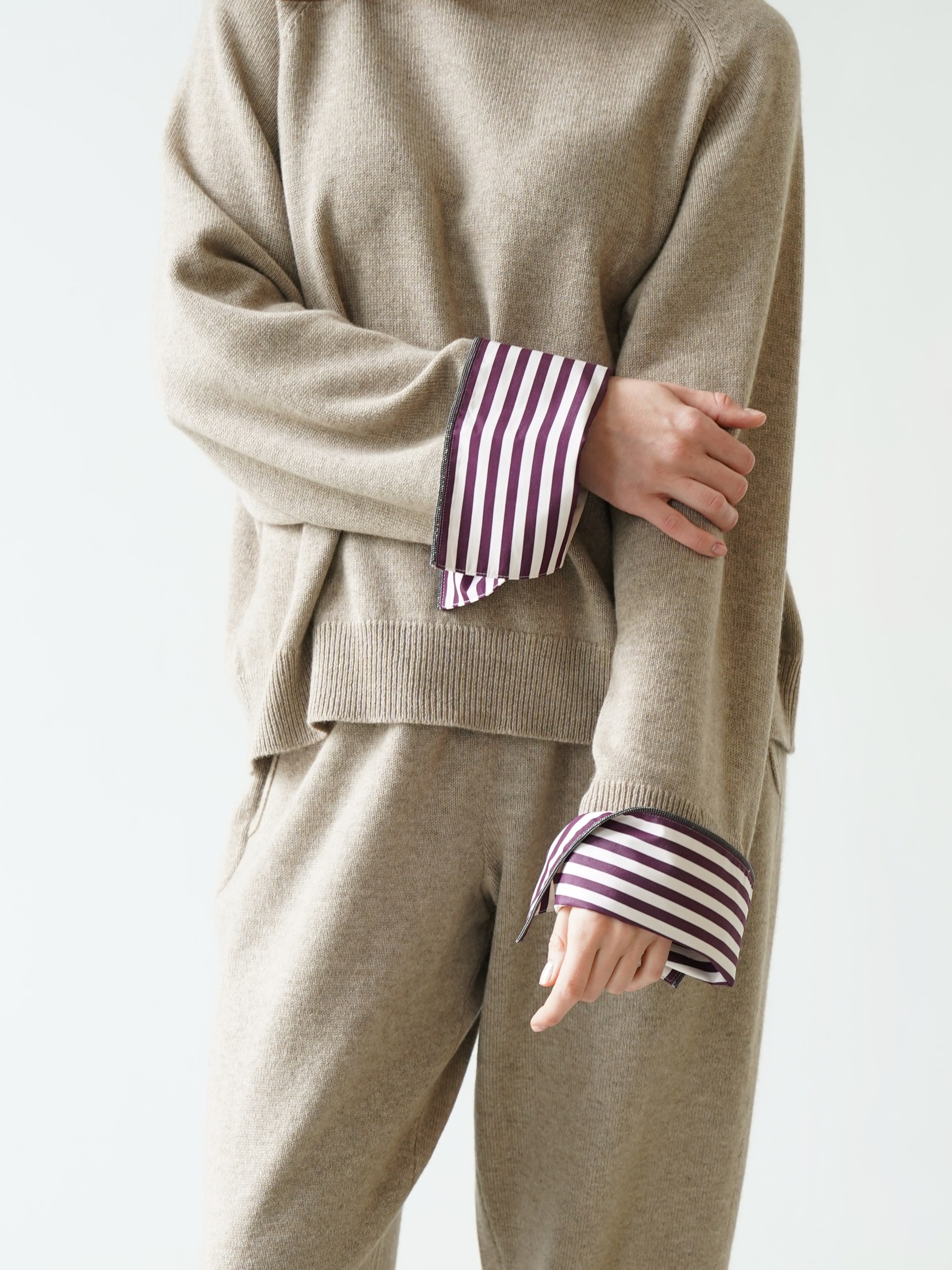 Brunello Cucinelli beige cashmere sweater with removable cuffs