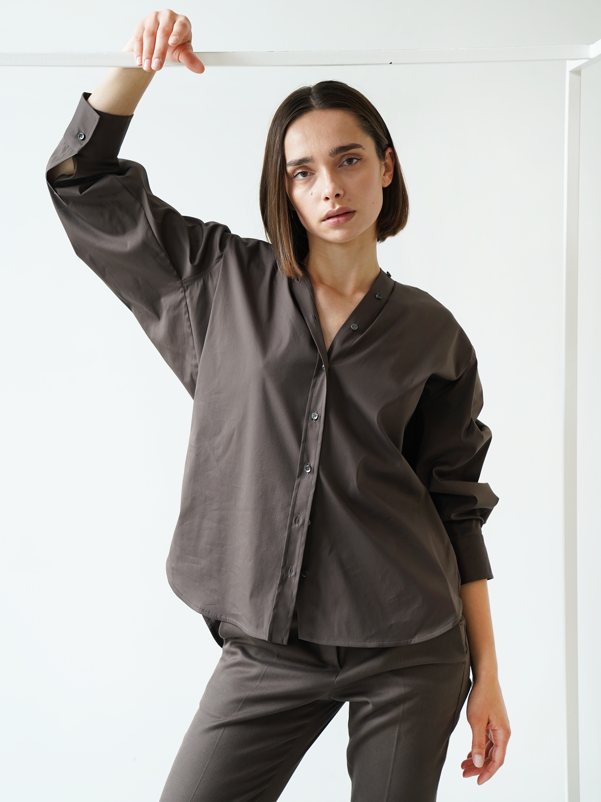 Brunello Cucinelli brown shirt with elegant removable straps