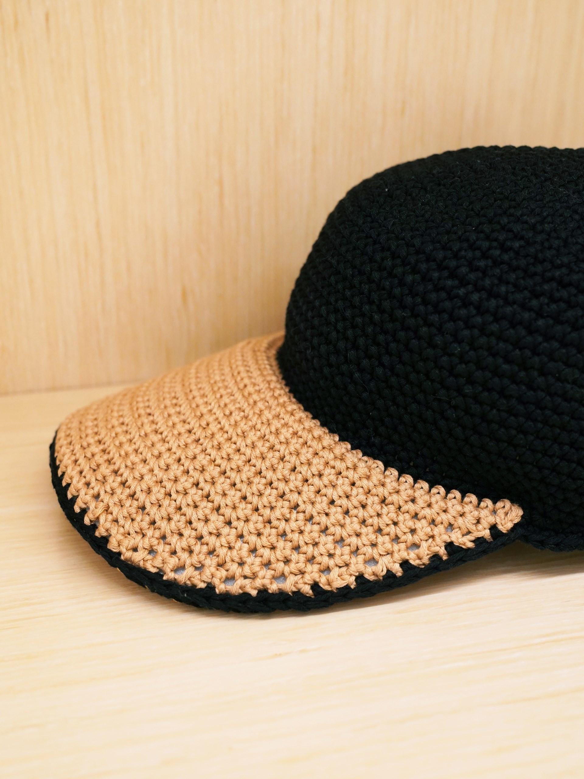 Agnona knitted cotton cap in black and beige