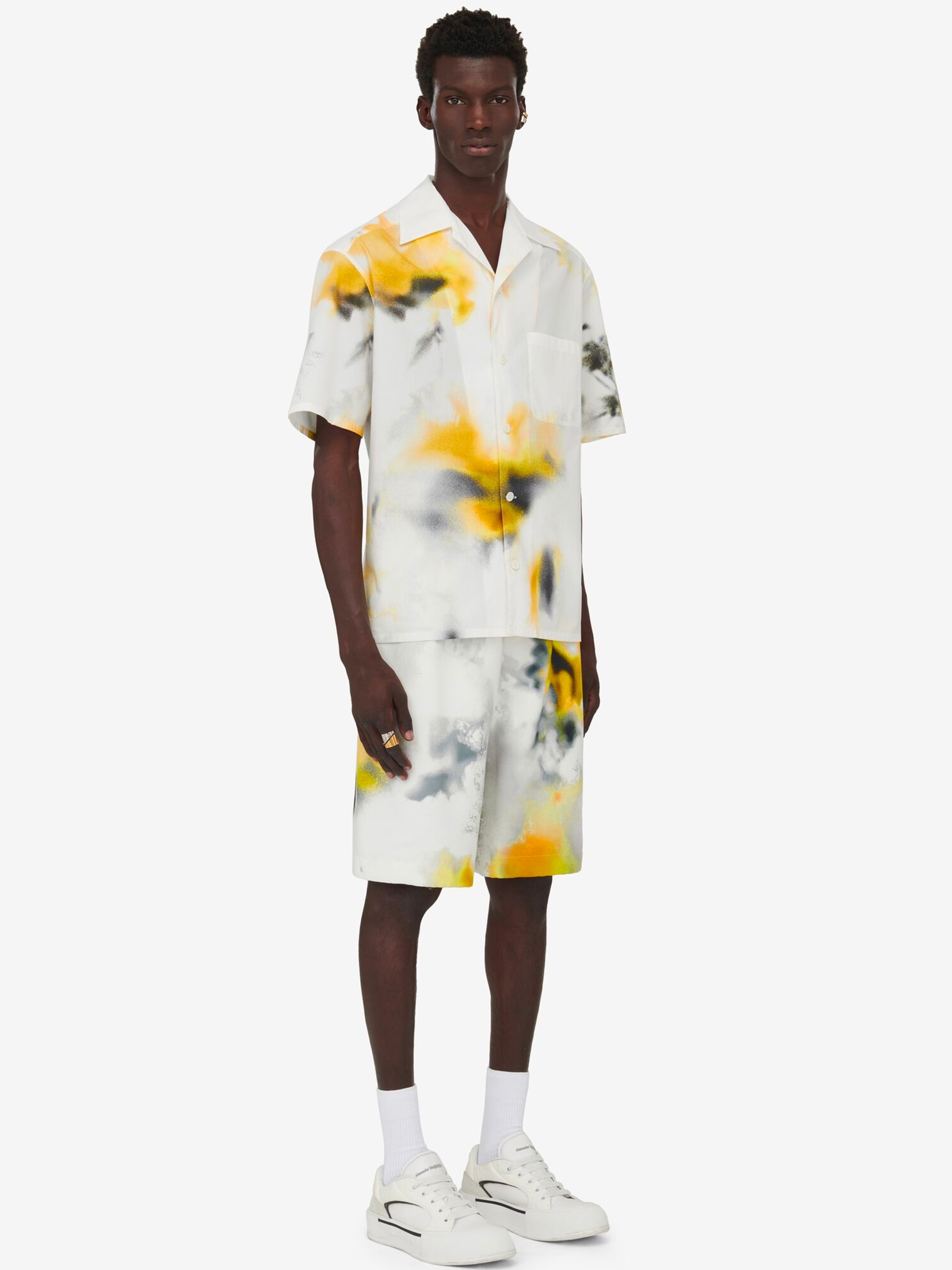 Чоловічі сірі шорти Alexander McQueen в принт Obscured Flower