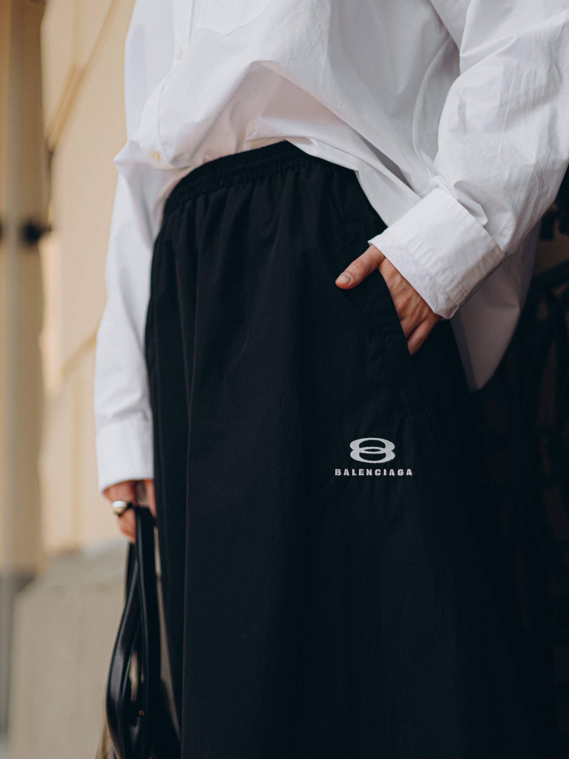 Чорна спідниця Balenciaga з логотипом спереду довжини максі