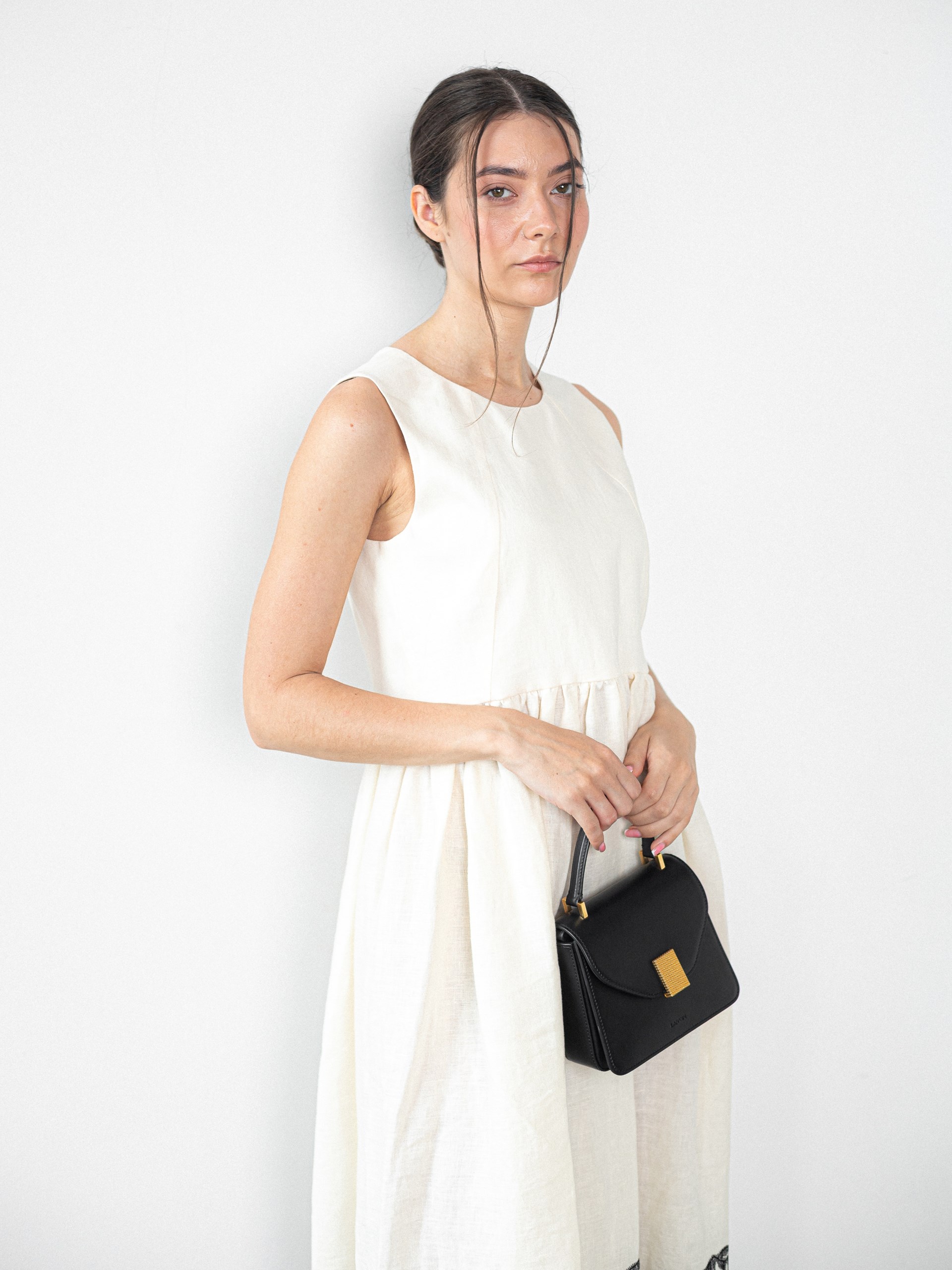 Kiton light beige sleeveless dress with floral embroidery