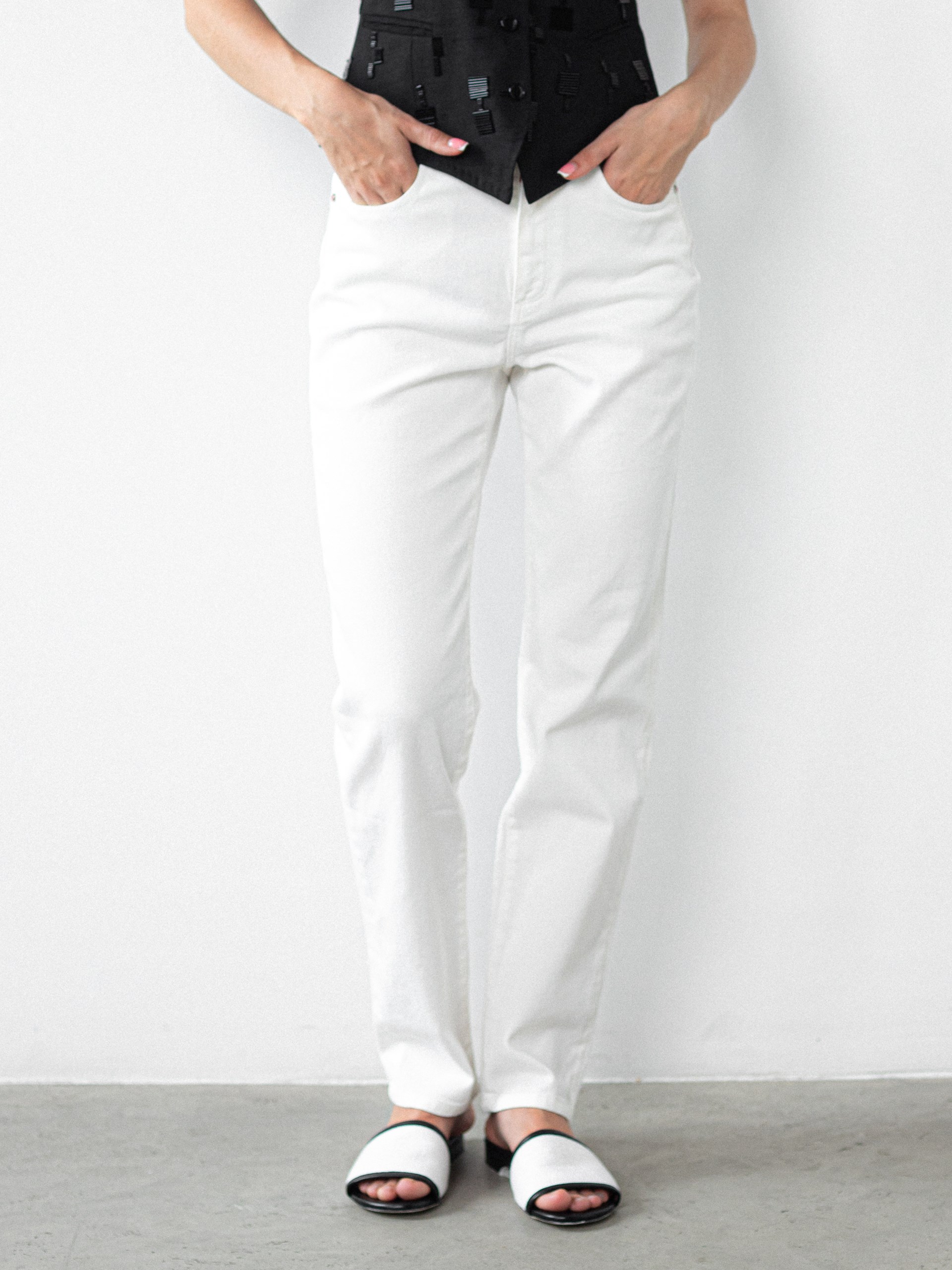 Kiton JNS jeans with contrasting red details