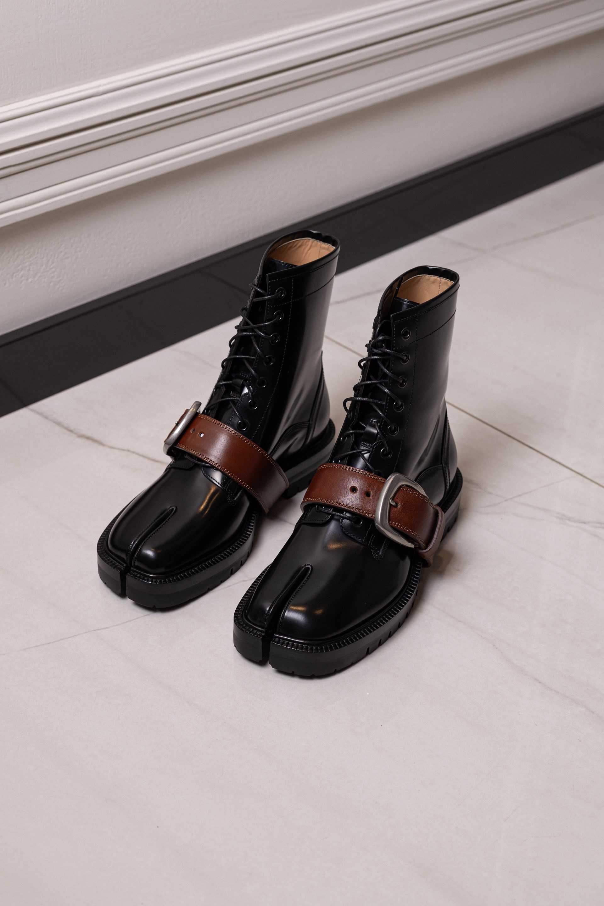Чорні черевики Maison Margiela Anfibi Tabi зі знімним ременем