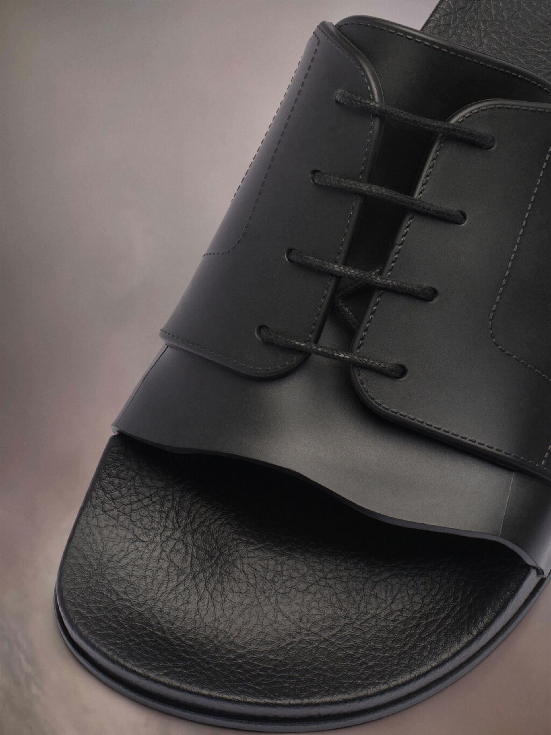 Чорні шльопанці унісекс Maison Margiela зі шнурівкою