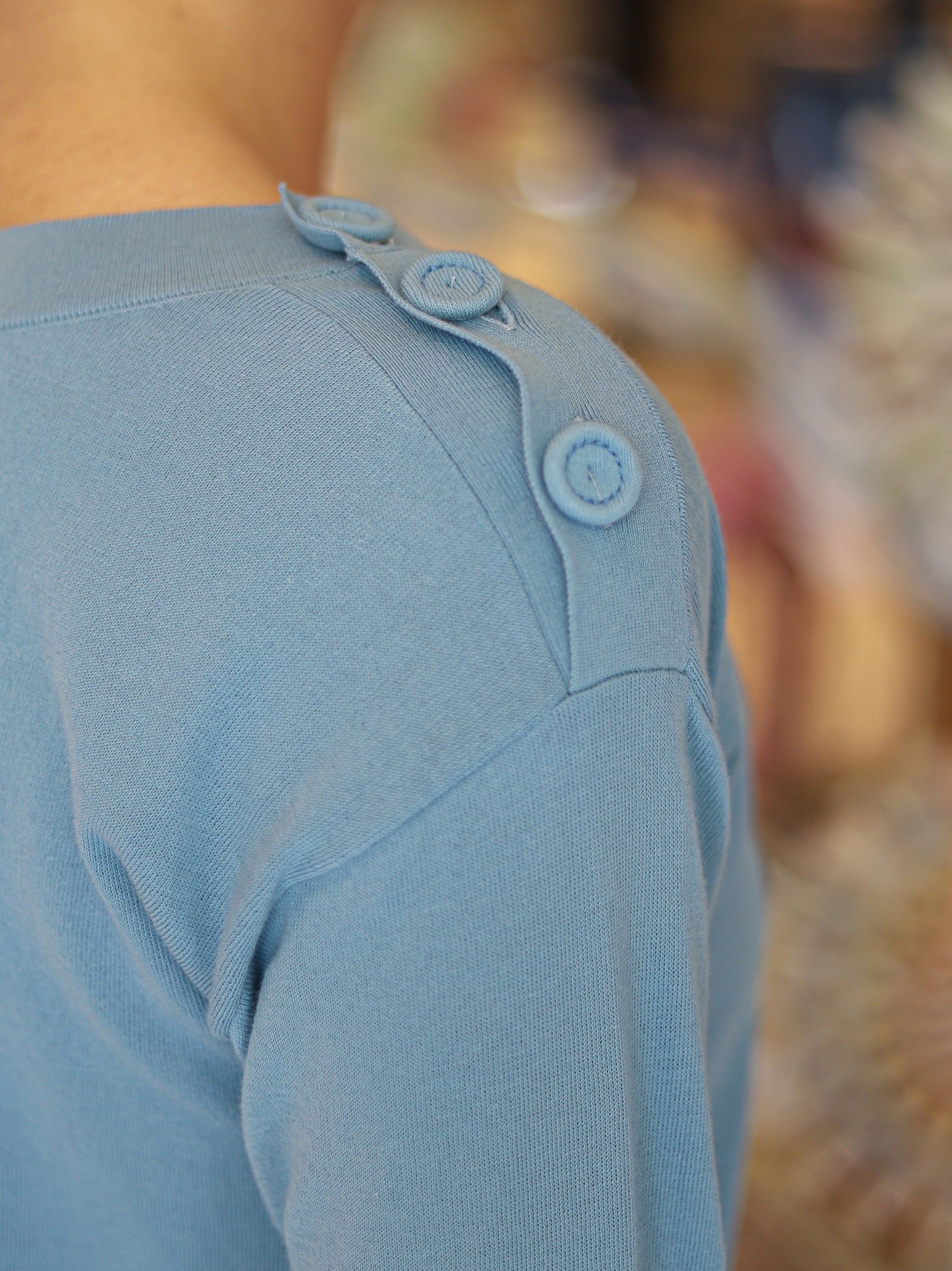Malo Makò blue sweater with buttons on the shoulder
