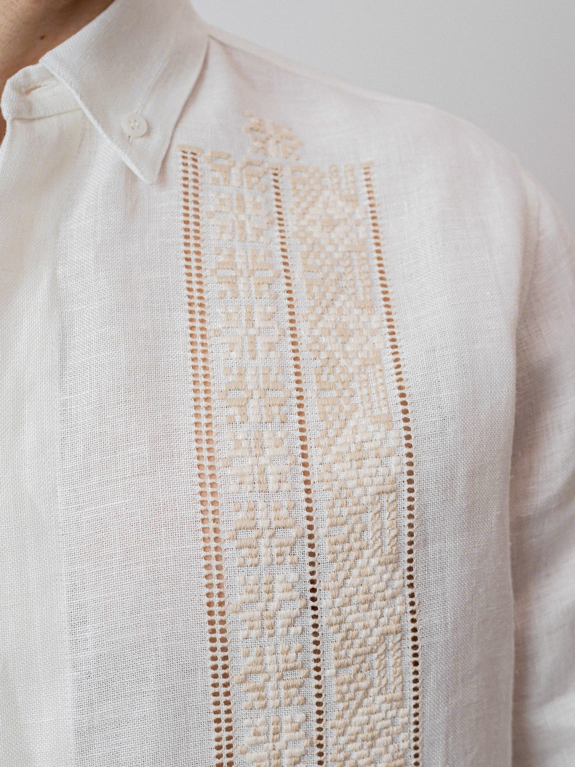 Park Avenue Atelier men's embroidered linen shirt