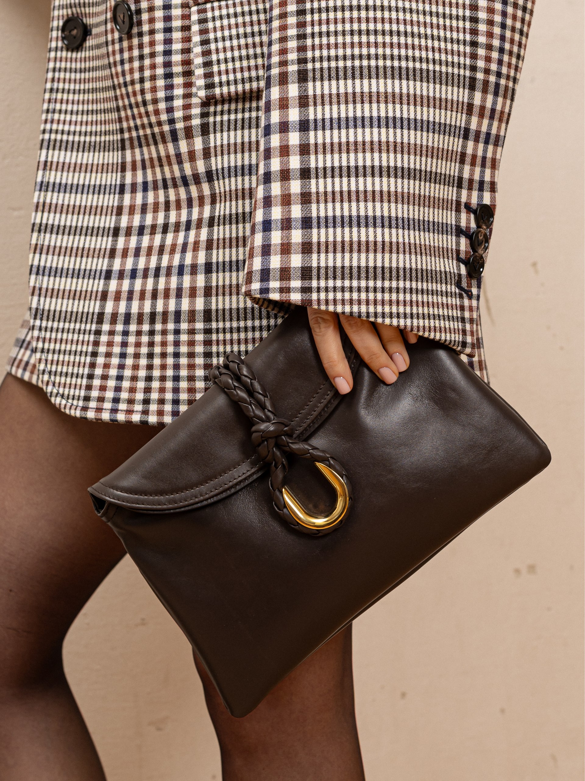 Темно-коричнева сумка Bottega Veneta Medium Liberta з гладкої шкіри