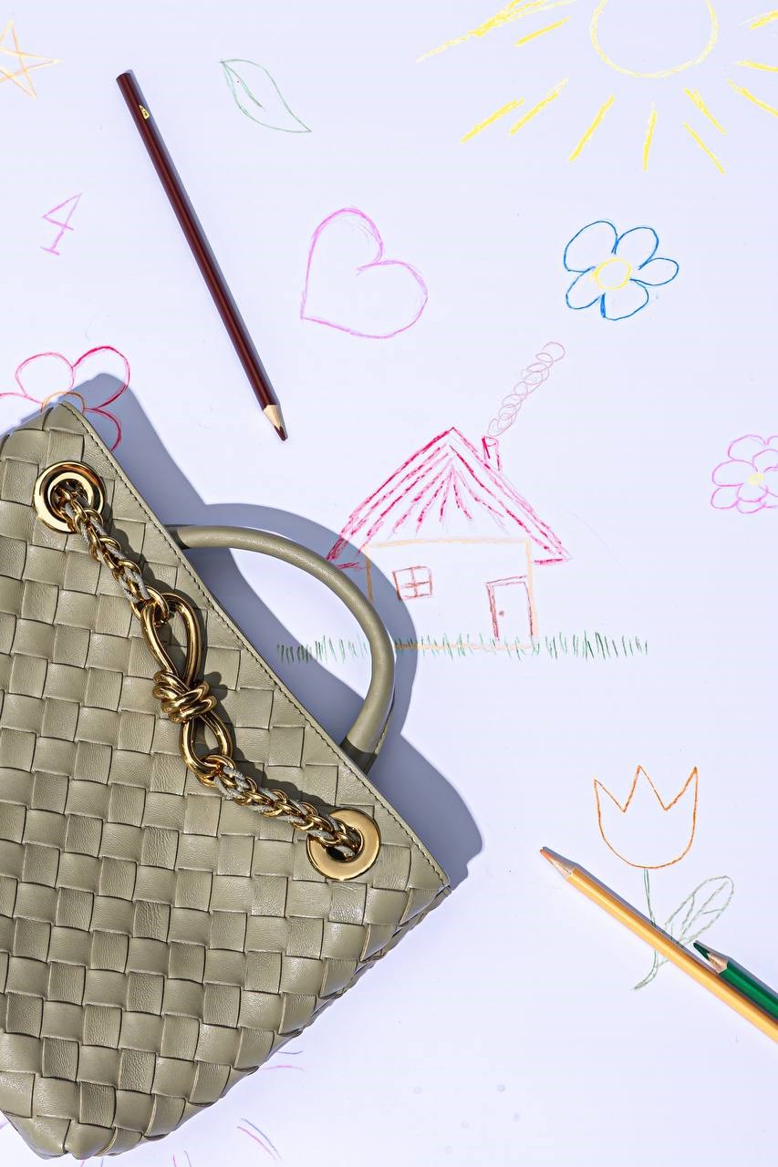 Світло-зелена сумка Bottega Veneta Andiamo Small з м'якої шкіри Intrecciato
