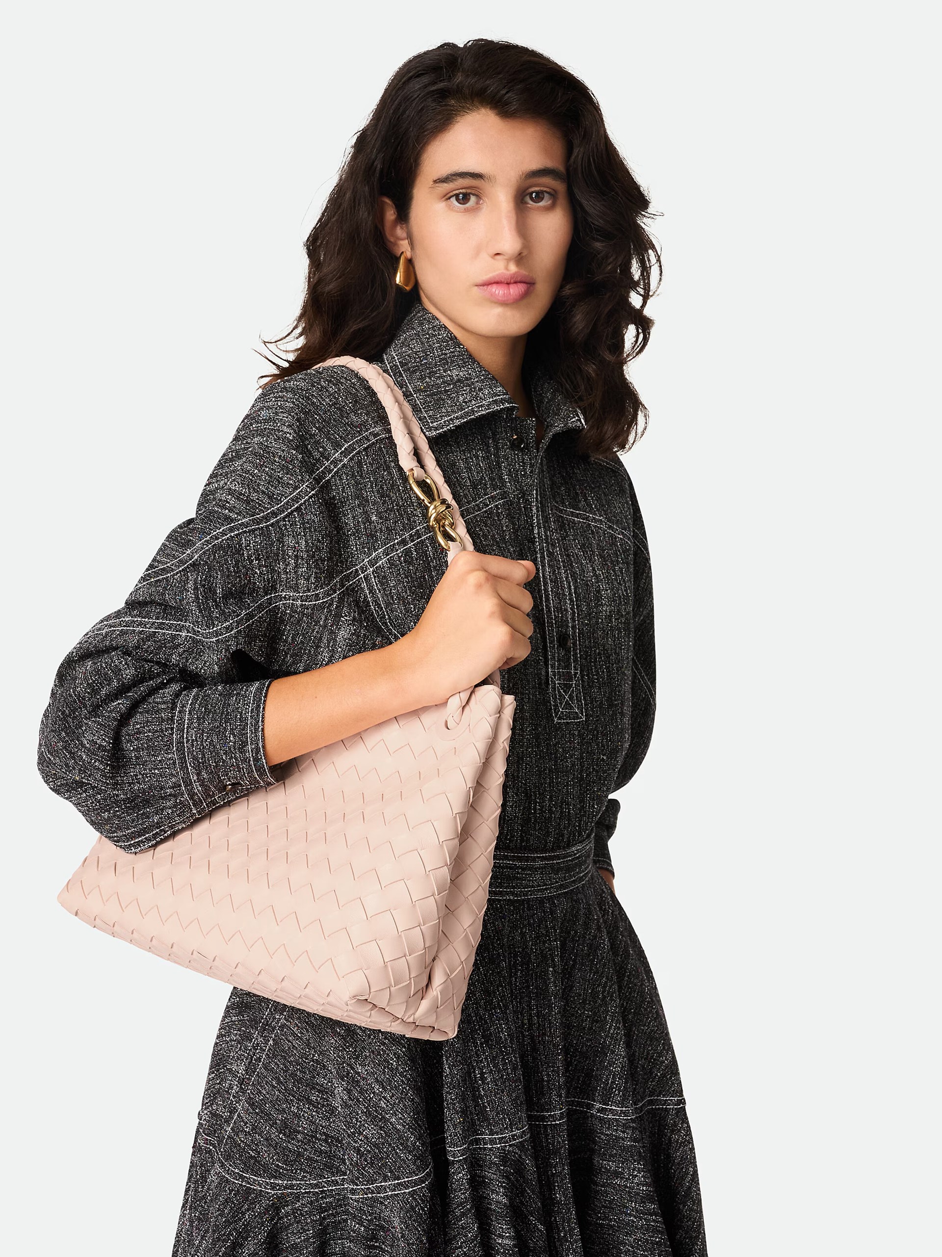 Ніжно-рожева сумка Bottega Veneta Andiamo Medium з м'якої шкіри Intrecciato
