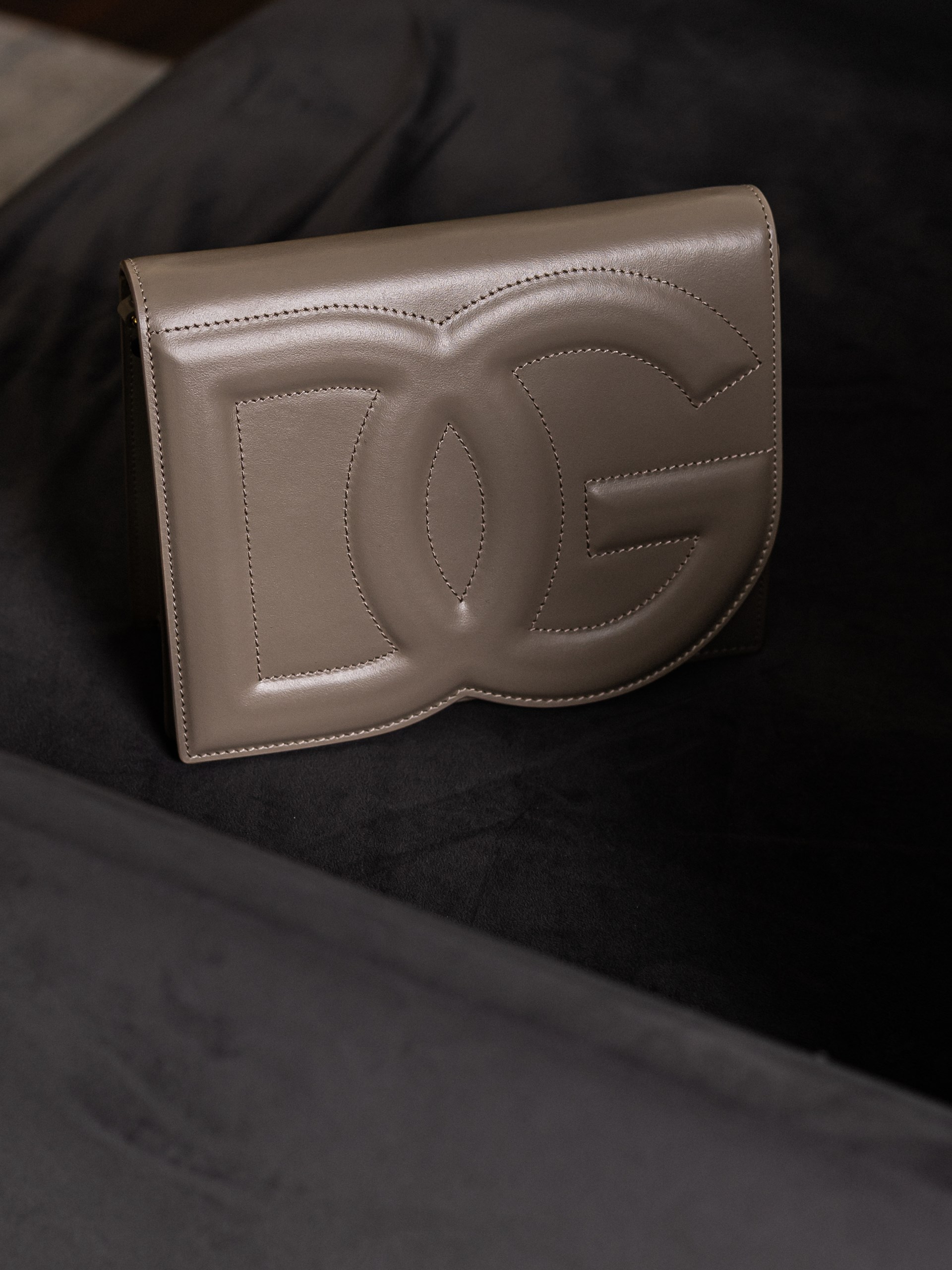 Dolce&Gabbana beige shoulder bag with DG logo