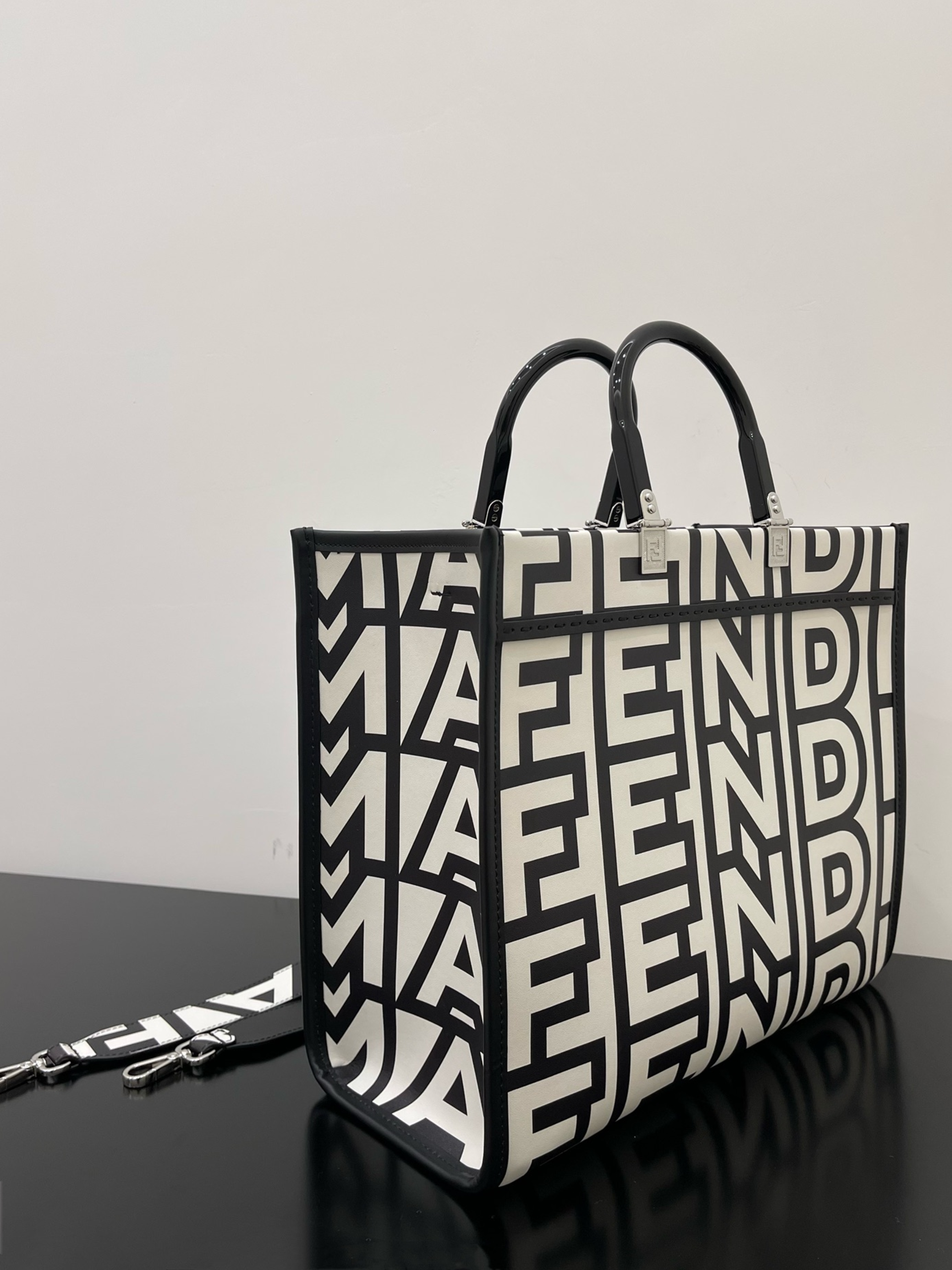 Fendi Sunshine Large Shopper Bag
