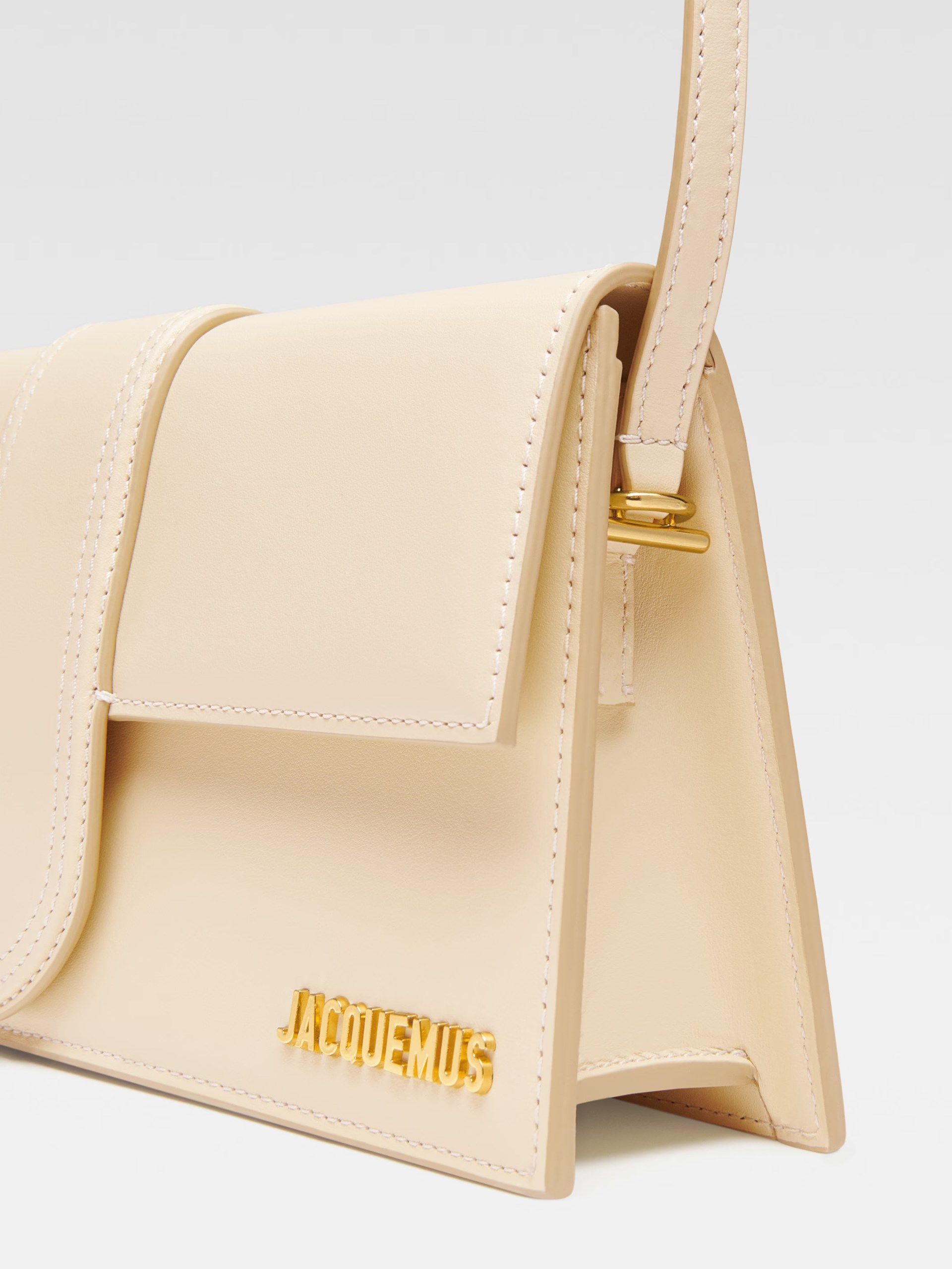 Бежева сумка Jacquemus Chiquito зі шкіри