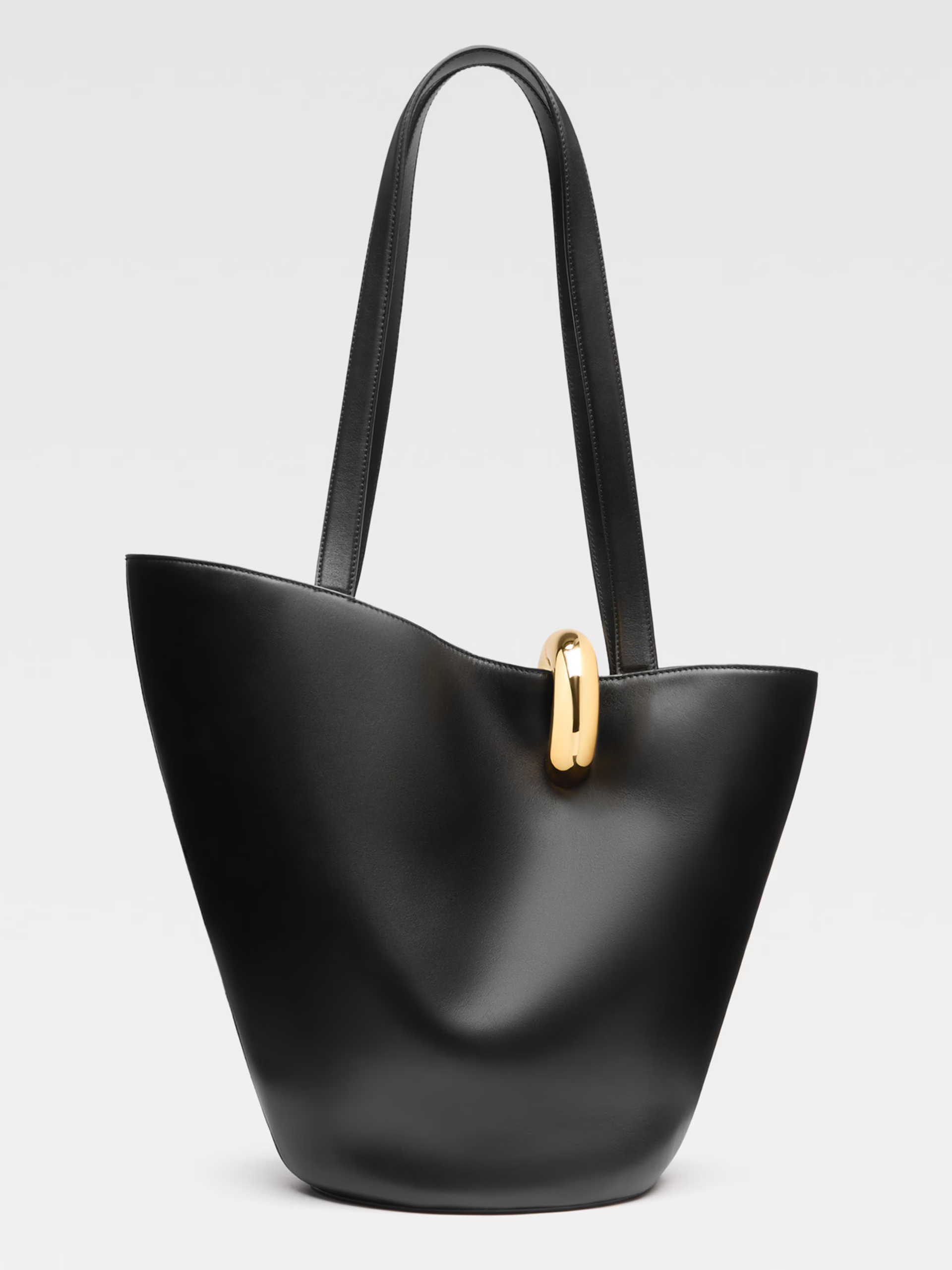 Чорна сумка-відро Jacquemus The medium Bambola