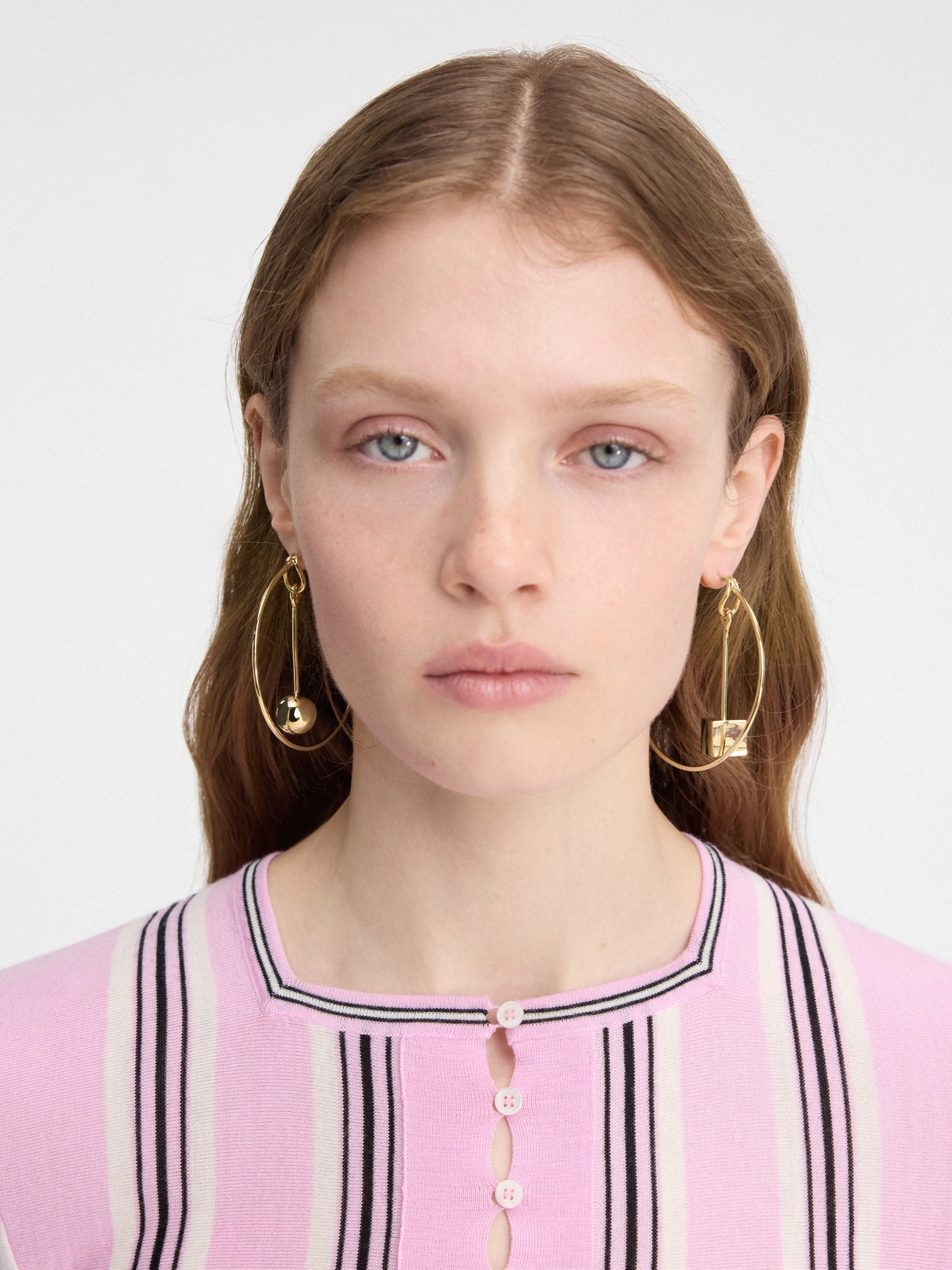 Jacquemus Nodo gold asymmetric hoop earrings