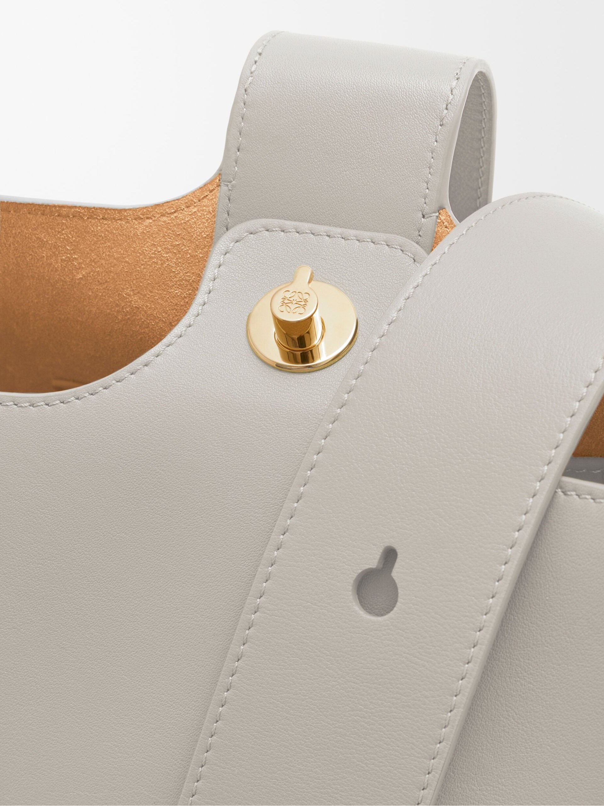 Loewe Pebble Medium grey grained leather bucket bag