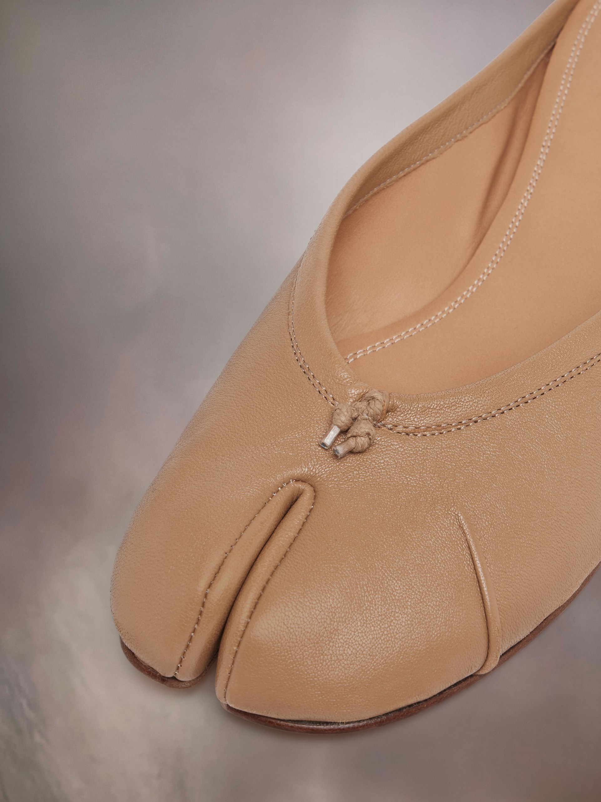 Maison Margiela Tabi beige mules