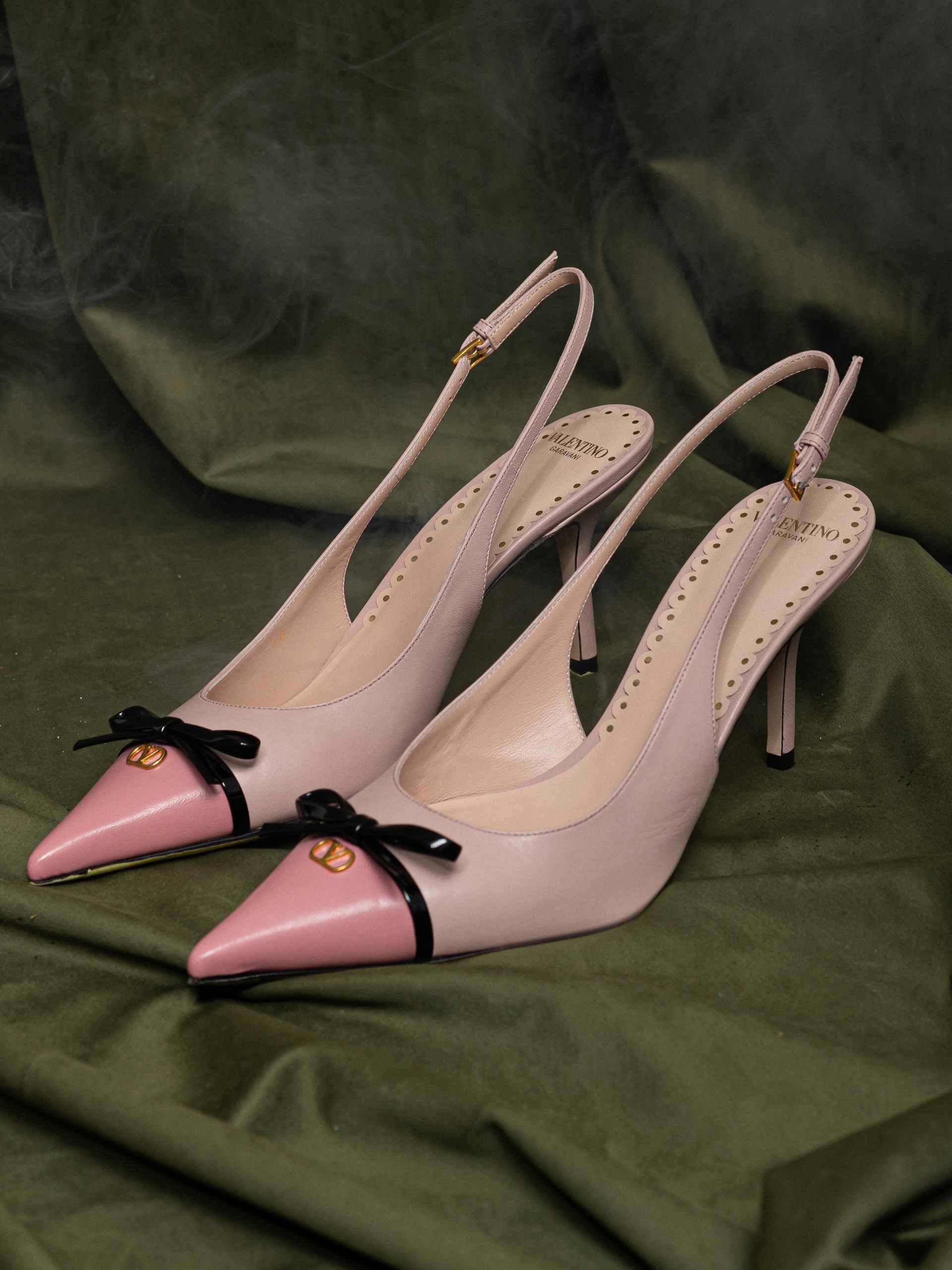 Valentino Garavani Bow Detailed Pointed Toe Pumps in pink