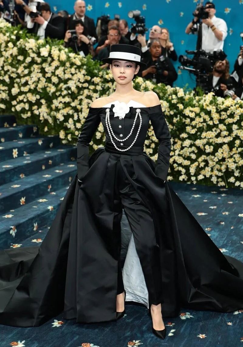 Дженні (Chanel)